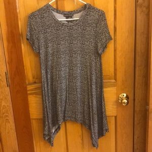 Chelsea and Theodore Women’s black and white top.